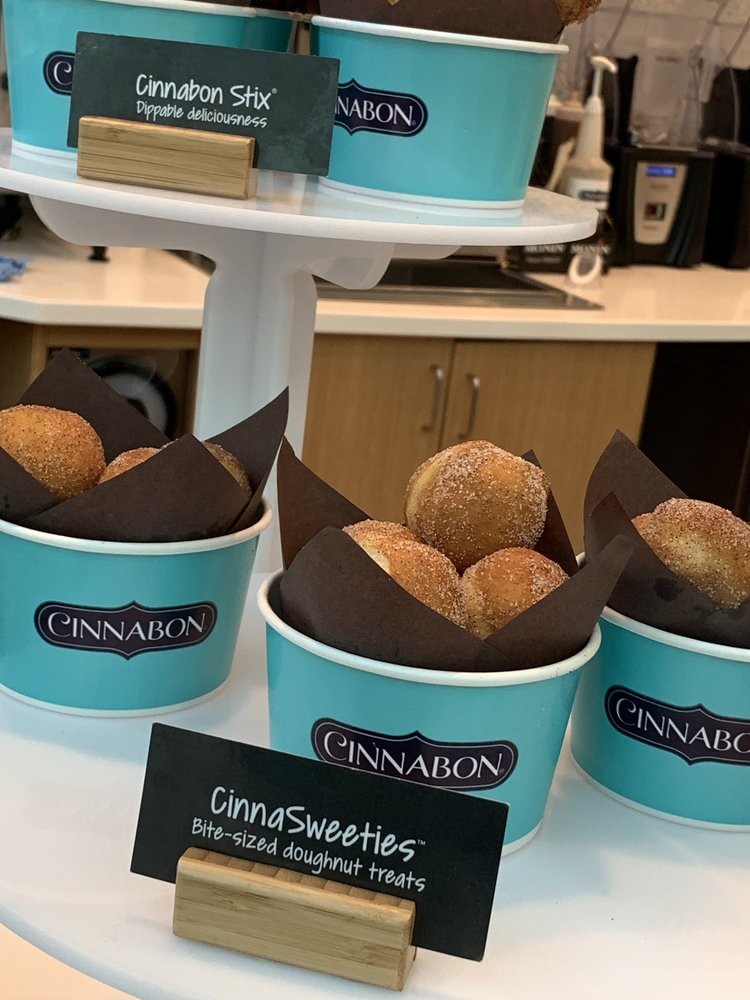 Синнабон работа. Синнабон меню. Cinnabon меню. Cinnabon Москва меню. Cinnabon Ростов-на-Дону меню.