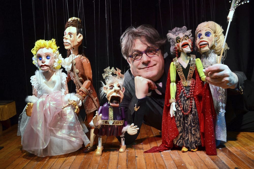 Зрелые кукловоды. Театральные куклы. Актер театра кукол. Куклы артистов.