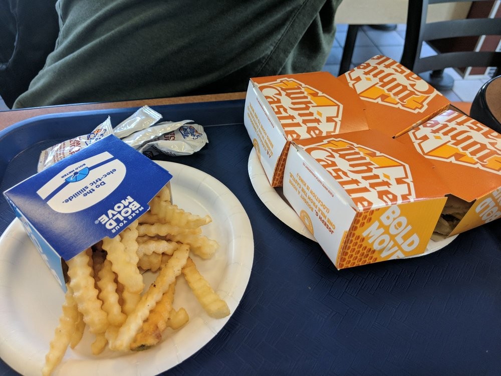 White castle. Фаст фуд White Castle. Ресторан White Castle. White Castle 2022. White Castle меню.