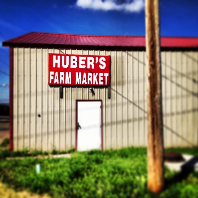 Huber's Farm Market, Farmers' Market in Redcliff Parkbench