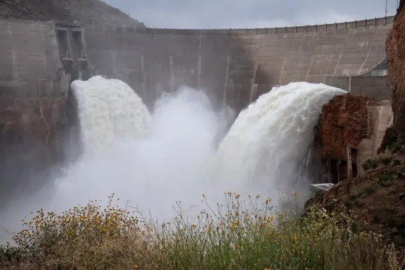 Around 650 million gallons of water spilled from Roosevelt Dam on ...