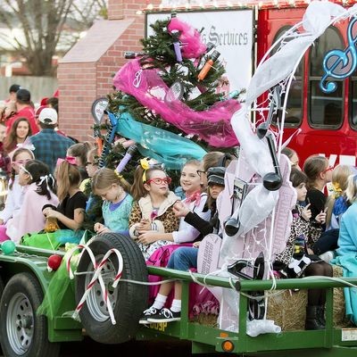 Day Of Roanoke Christmas Parade For 2022 City Of Roanoke Hometown Holiday- Christmas Parade Application - Parkbench