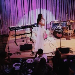Lexi Scatena At Fat Cat Bar Grill Midtown Reno Parkbench