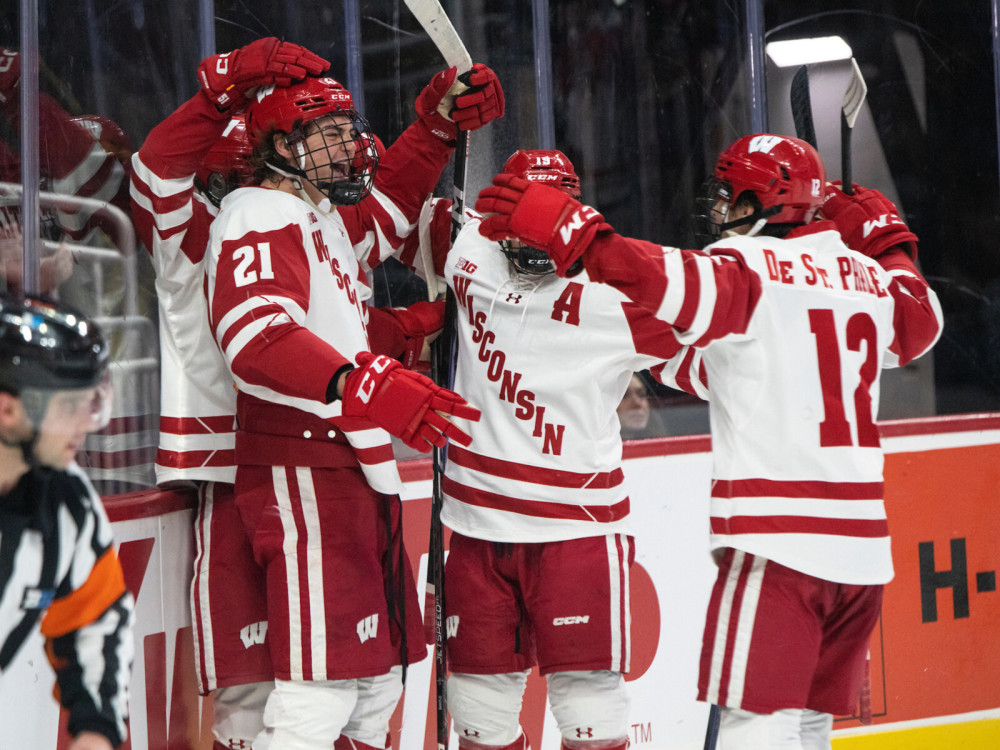 6 awesome images from the 2022 Kwik Trip Holiday FaceOff at Fiserv
