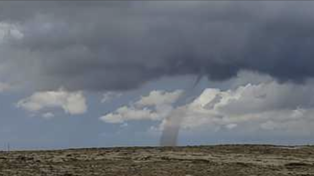 Explained: What is a landspout and how do they form? - Parkbench