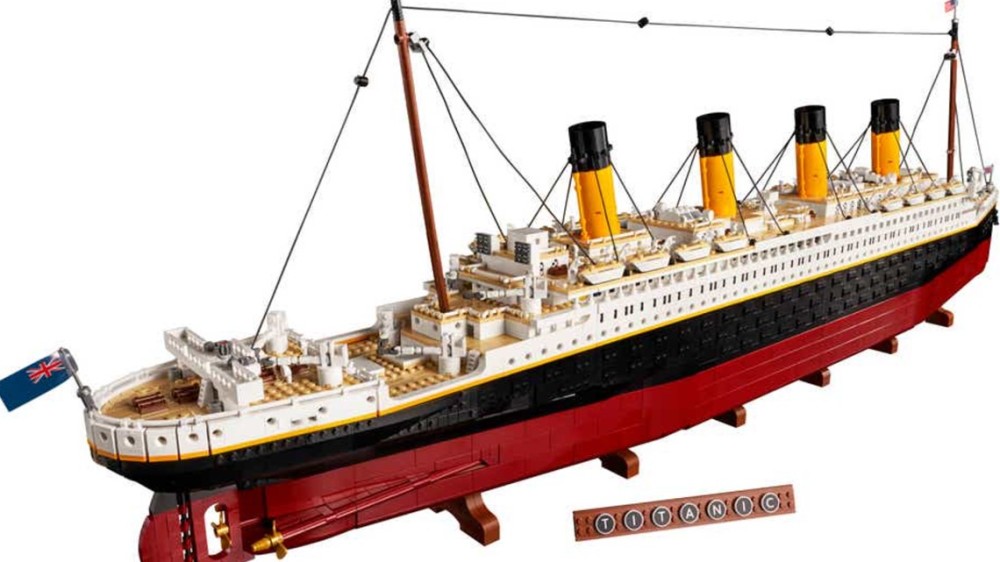 titanic lego 9090 pieces