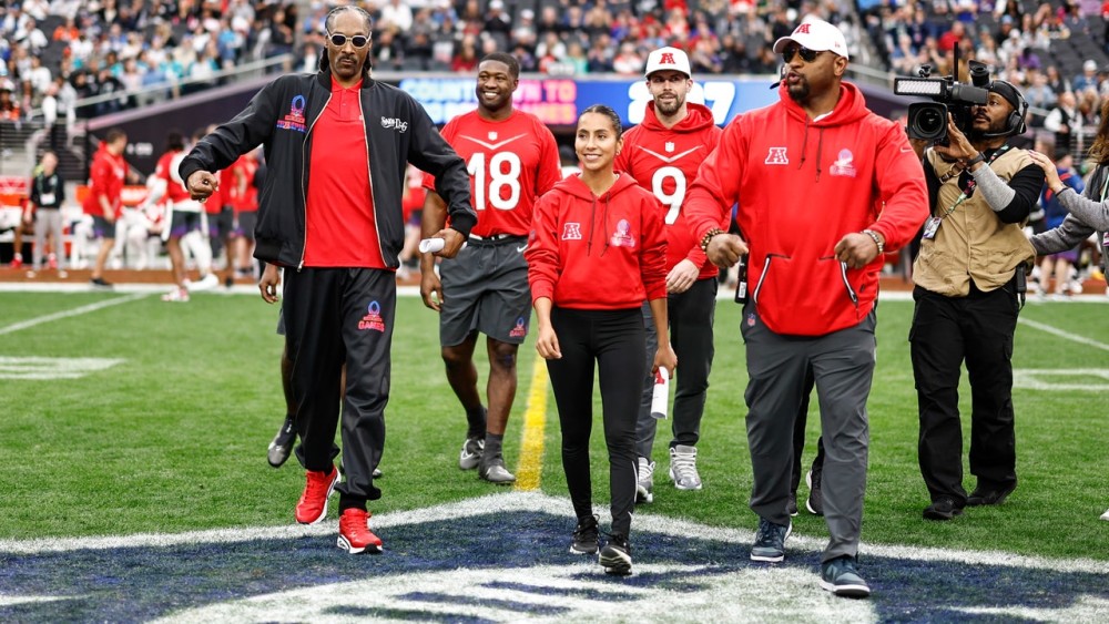 woman-becomes-first-flag-football-player-with-gear-in-pro-football-hall