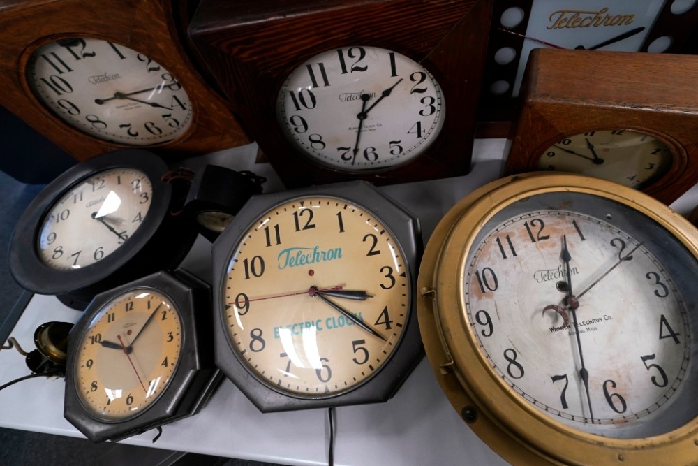 Which provinces are turning clocks back this weekend? Parkbench