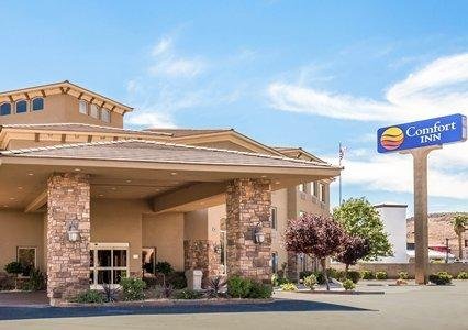 Comfort Inn At Convention Center Accommodations Hotels In St George Parkbench