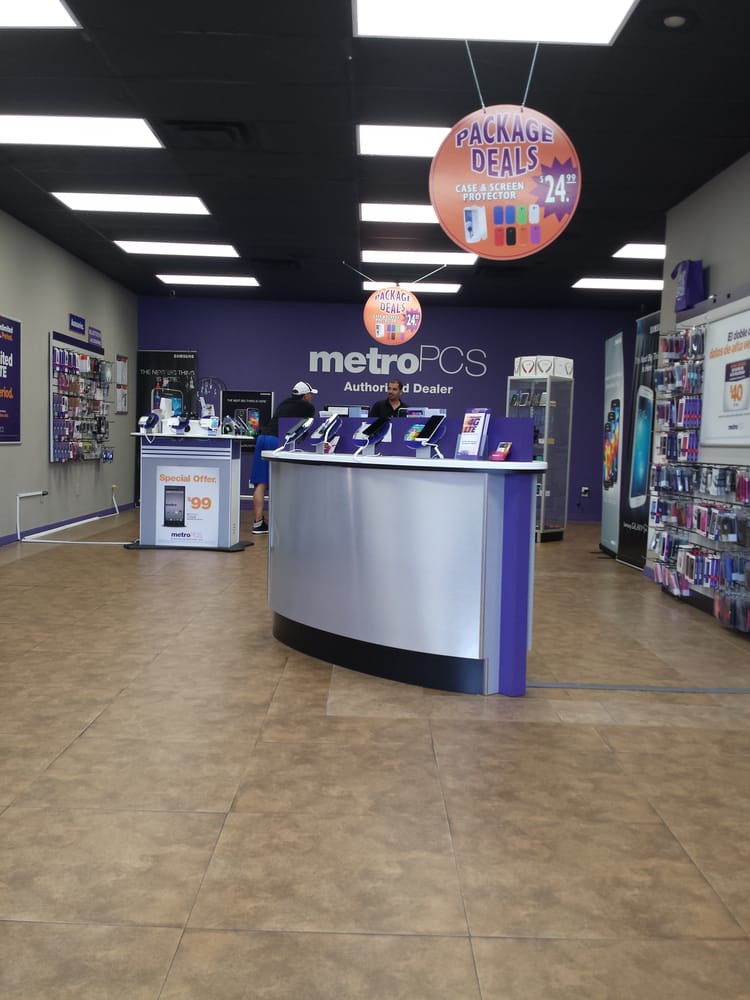 Metro PCS Store, in Brentwood - Parkbench